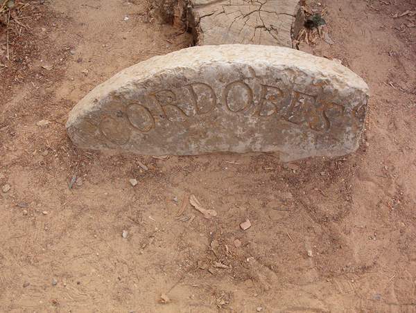 Lpida de la tumba del caballo de Corts: "Cordobs". (Foto Gentileza de Bernardo Bernal, Mxico). 