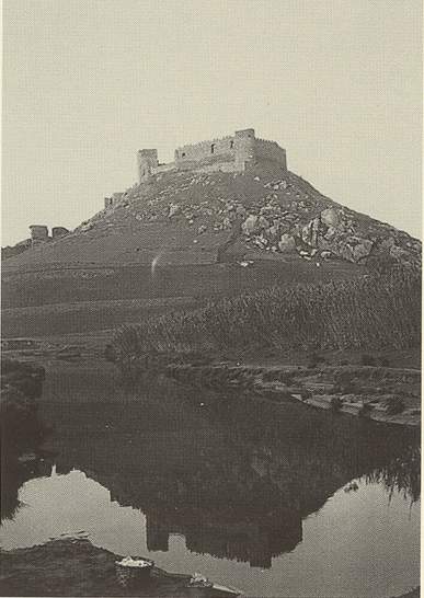 El castillo desde el ro Ortigas. (Coleccin Hdez Pacheco y Roso de Luna)