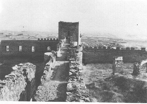 Paso que comunica la torre del Homenaje (Sur) con el torren cuadrado (N.) (Foto T. Garca, 1978)