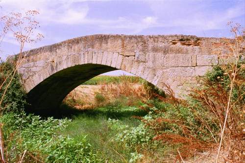 Alzado Oeste, desde el otro lado del antiguo cauce. (Foto T. García, 2002)