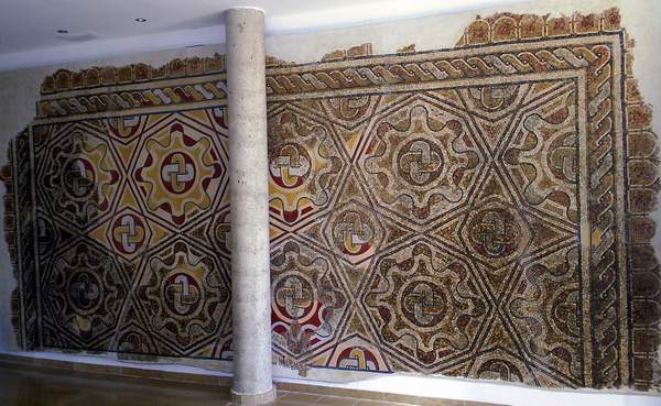 Detalle del mosaico, instalado en la pared derecha de la entrada al Cento. (Fot. T.Garca, 8/2007)