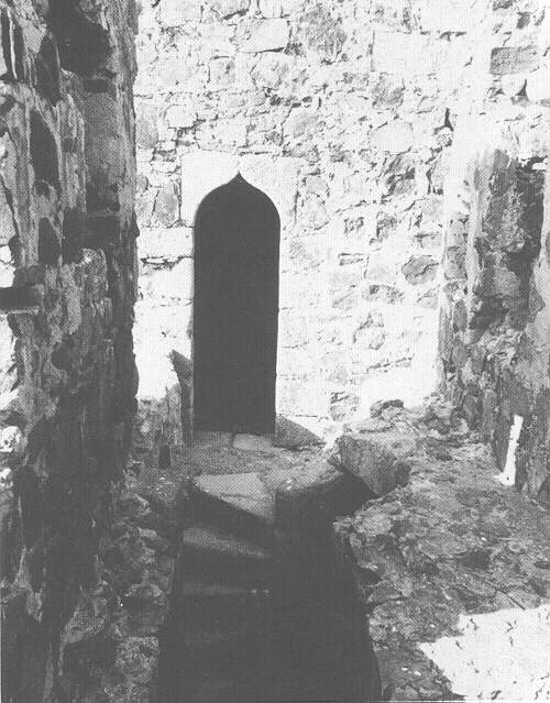 Entrada a la Torre Septentrional, donde estuvo encerrado el II Conde de Medelln durante cinco aos. (Foto A. Ordax y otros, 1985)