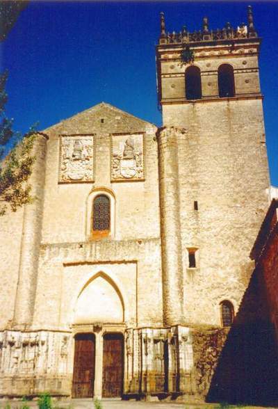 Fachada de la Iglesia del Monasterio. En  su interior reposan los restos de la Condesa de Medelln.  (F. Toms Garca, Julio, 04)