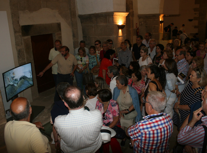 José Mª Custodio explica la reconstrucción virtual del teatro romano.