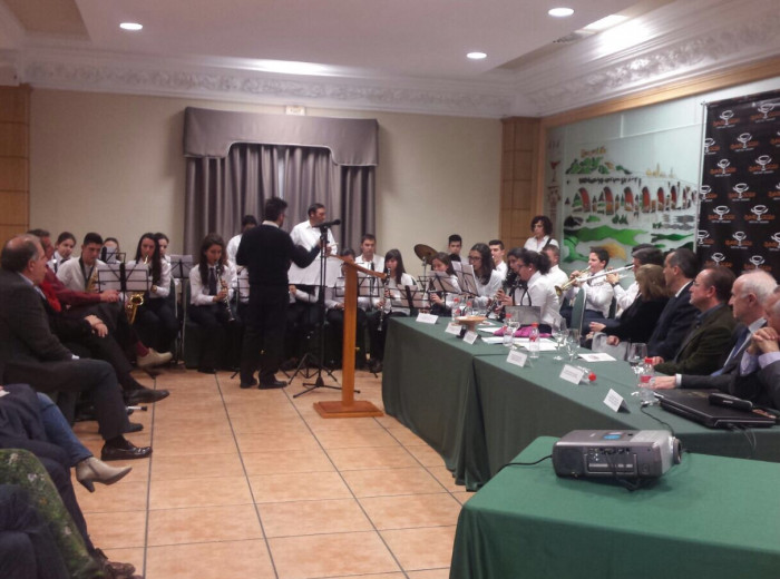 Cierre del acto con la Escuela de Música de Medellín
