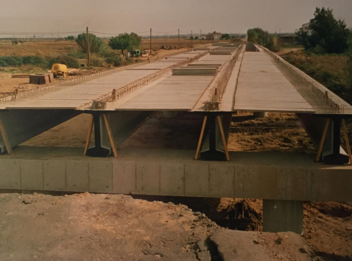 El Puente Nuevo sobre el Ortigas en construcción.