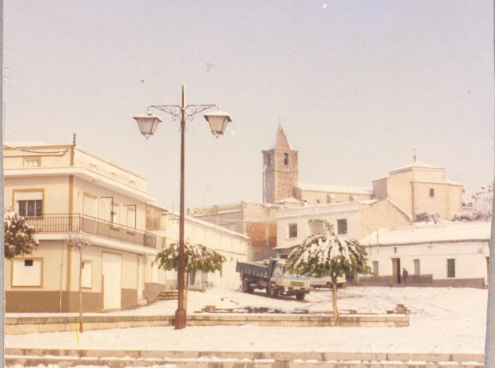 IGLESIA DE SAN MARTÍN.Nevada de 1983 en Medellín (España)