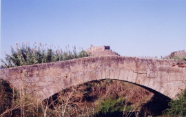 Puente renacentista sobre el río Ortigas
