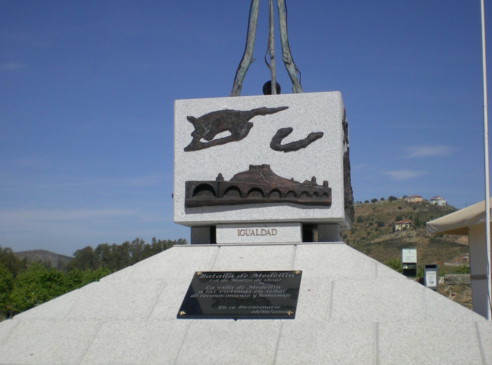 A las víctimas de la Batalla de Medellín