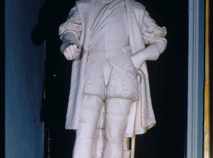 Estatua de Hernán Cortes. Salón de Pasos Perdidos del edificio del Senado. Madrid