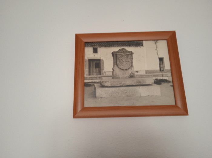 131. Fotografía del monumento que señala la habitación donde naciera Hernán Cortés (primera mitad del s. XX)