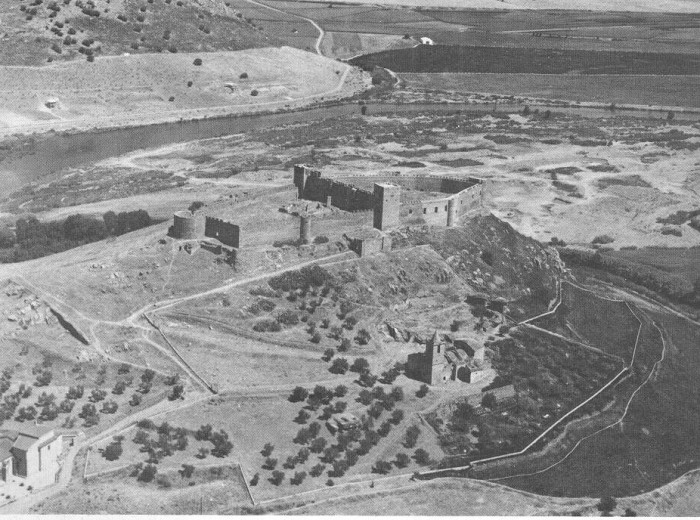 Vista del patio oeste del castillo. (c.a. 1974)