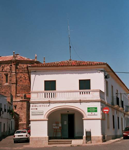 Centro de Higiene Rural. Actual Biblioteca. (F. J.F. Holgun, Ag.'03)