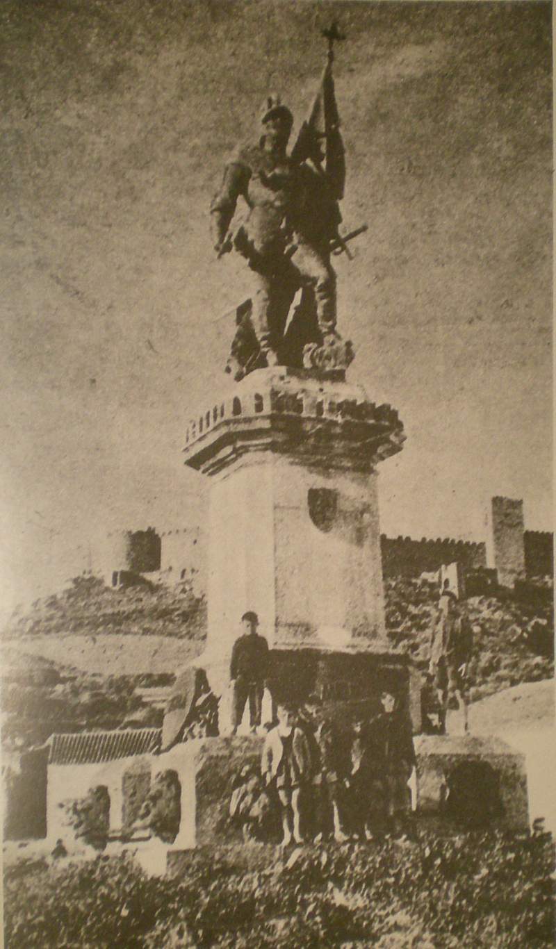 Foto del monumento en la década de los 60.
