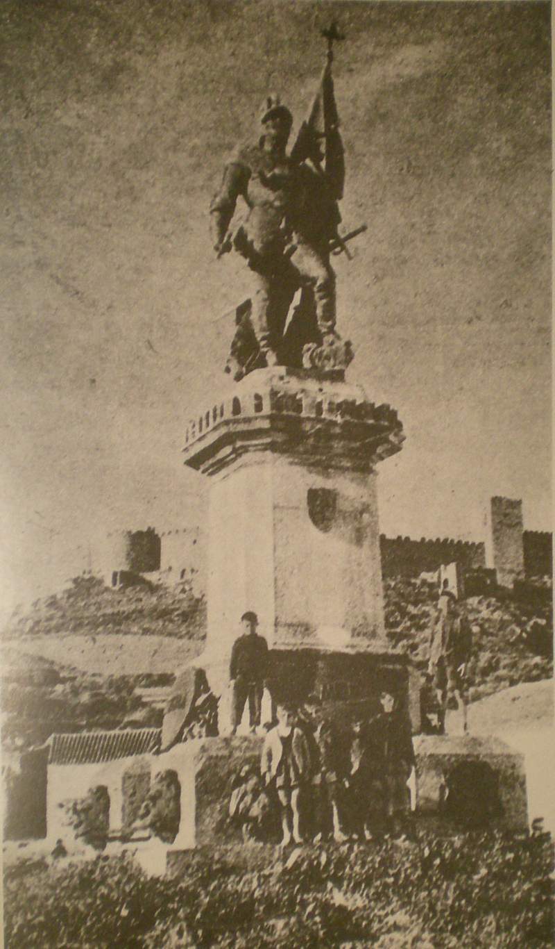 Foto del monumento en la dcada de los 60.