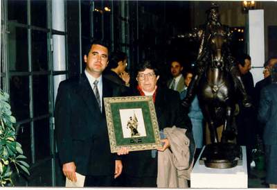 Entrega de un presente del Ayto. de Medelln a la abadesa del actual Colegio de las Irlandesas, donde muri Corts. (Castilleja de la Cuesta)