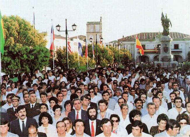 Aspecto que presentaba el Paseo de Hernn Corts durante el Acto Institucional. (Foto: Excmo. Ayto. de Medelln)