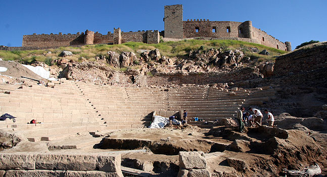 Excavacin del Teatro Romano de Medelln. (Fotografa: Diario Regional Hoy, 22/05/2010)