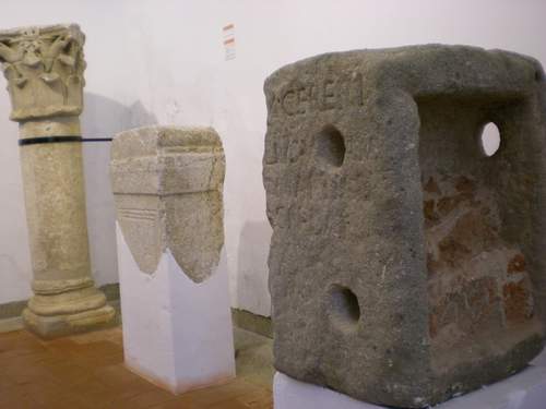 Vista del ara procedente de Medelln en la exposicin de la Coleccin Monsalud. Fotografa: T. Garca M., nero 2009.