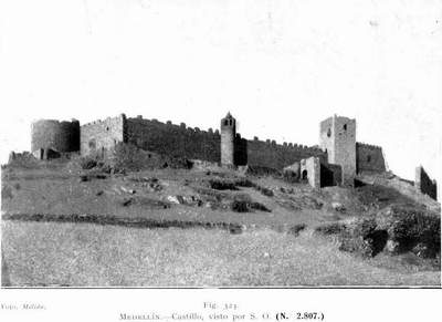 El castillo a comienzos del siglo XX. (Foto J.R. Mlida, 1907-1910)