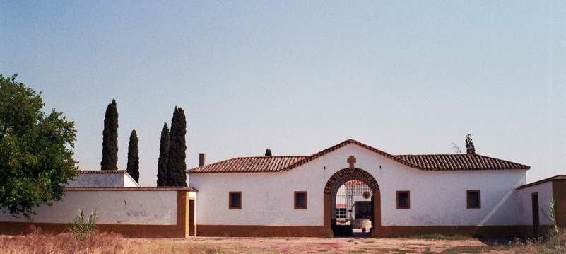 Detalle de la fachada principal. (F. Tomás García. Octubre, 2004)