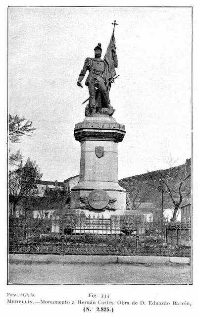 El monumento a Hernn Corts en una fotogafa de la primera dcada del siglo XX. (J.R. Mlida, 1907-1910)