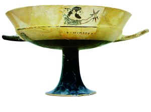 Kylix tica que impuls las primeras excavaciones, atribuida al  'pintor de Medelln', Eucheiros ('el de la buena mano'), hijo de uno de los principales creadores ticos de su poca (c.a. 560 a.d.C.). "Soy un vaso hermoso"