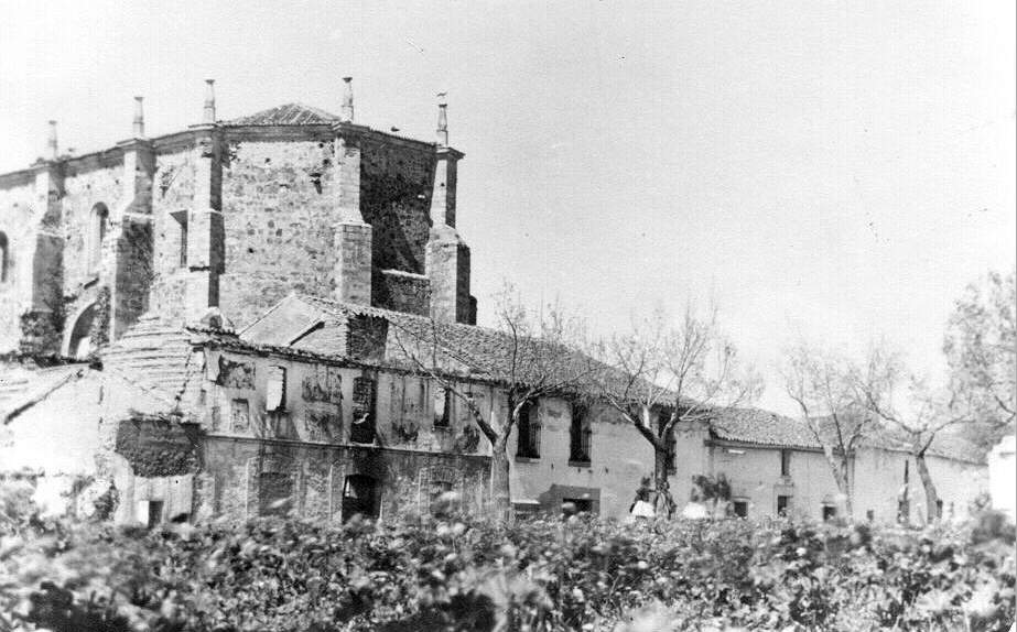 El Paseo de Hernn Corts al trmino de la Guerra Civil. (Foto cedida por D. Francisco G. Propiedad de D. Felix Arranz).