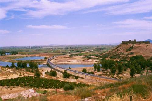 Panormica del puente desde la sierra de Remondo. (Foto: T. Garcia;  Agosto, 2002) 