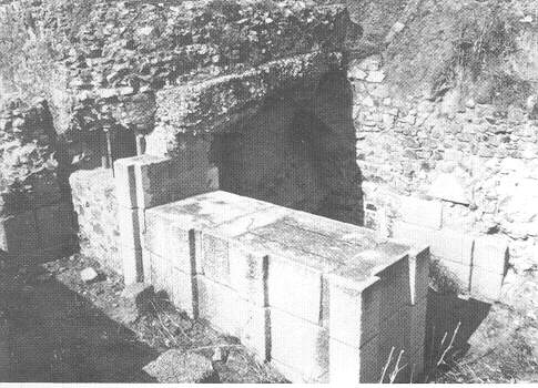 Detalle del vomitorium del teatro romano. (Foto: Andrés Ordax y otros, 1985)