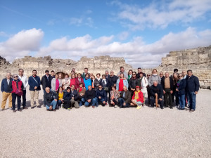El grupo en el anfiteatro (la arena) de Segóbriga