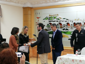 Momento de la entrega del premio.