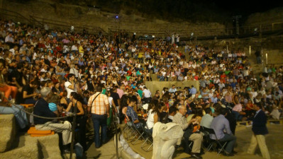 Vista de la ocupación a escasos minutos de comenzar el reestreno del teatro, dos mil años despues...