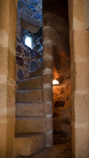 Escalera de la torre del homenaje del castillo de Medellín. (Detalle)