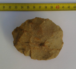 Raedera: útil lítico prehistórico hallado en la ladera S.E. del cerro del castillo.
