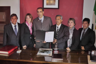 Firma del protocolo de hermanamiento con La Antigua (Veracruz-México)