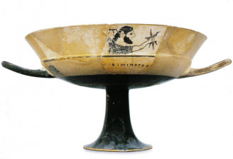 Reproducción de la kylix ática hallada en la necrópolis tartésica de Medellín.