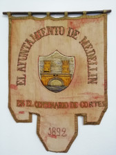 104. Pendón donado a la villa en 1882