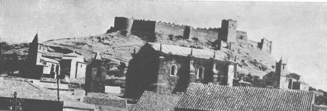 Silueta de los tres templos exteriores al recinto del castillo.