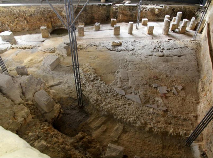 Excavación del teatro romano de Lisboa