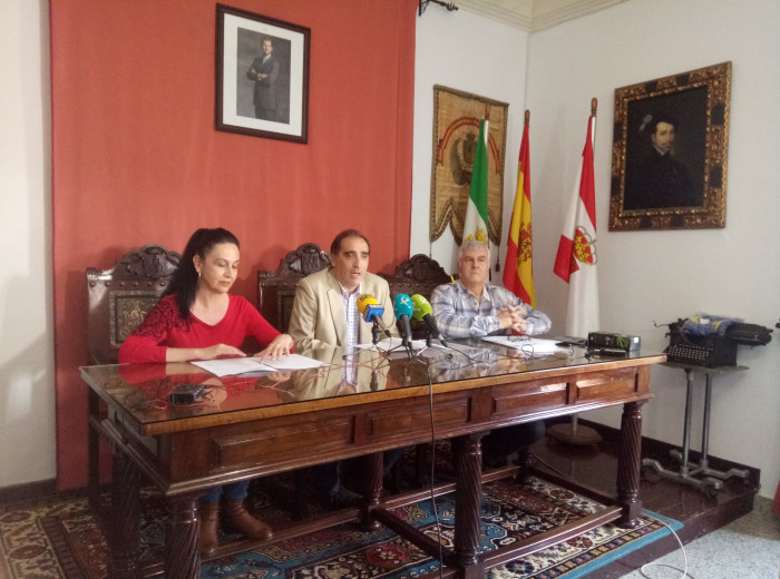 Rueda de prensa presidida por el Sr. Alcalde de la Villa de Medellín.