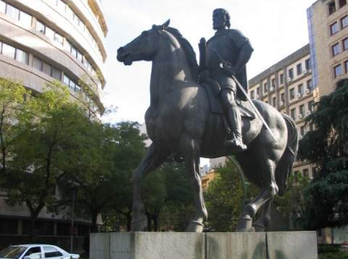 Estatua ecuestre de Cortés, de Pérez Comendador.