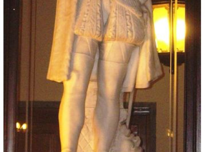H. Cortés. Escultura de mármol. Patrimonio Histórico-Artístico del Senado. Madrid.
