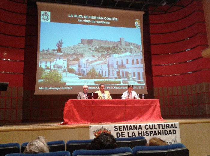 Detalle de la conferencia del profesor D. Martín Almagro Gorbea.