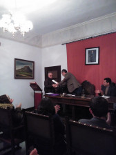Momento de la entrega de la Credencial de Cronista Oficial de la Villa de Medellín.