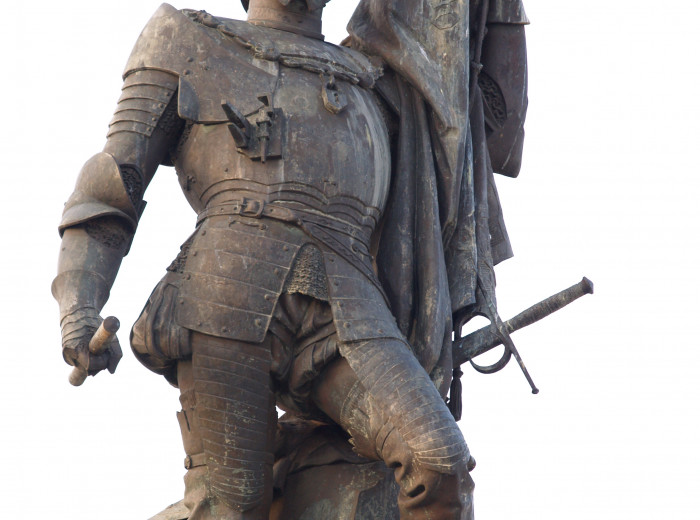 Hernán Cortés en el grupo escultórico de su villa natal.