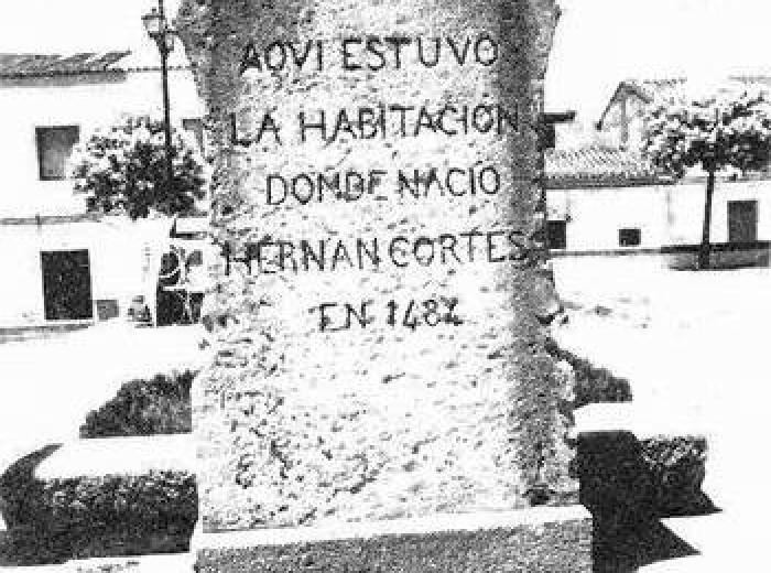 'Pedestalito' que señala el lugar donde naciera H. C. (c1482-84)