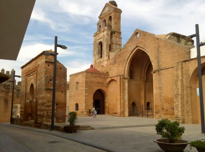 Vista general de los restos de la iglesia de San Martín.