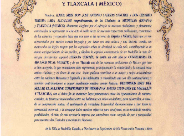 Pergamino con el protocolo de hermanamiento de Medellín con Tlaxcala.