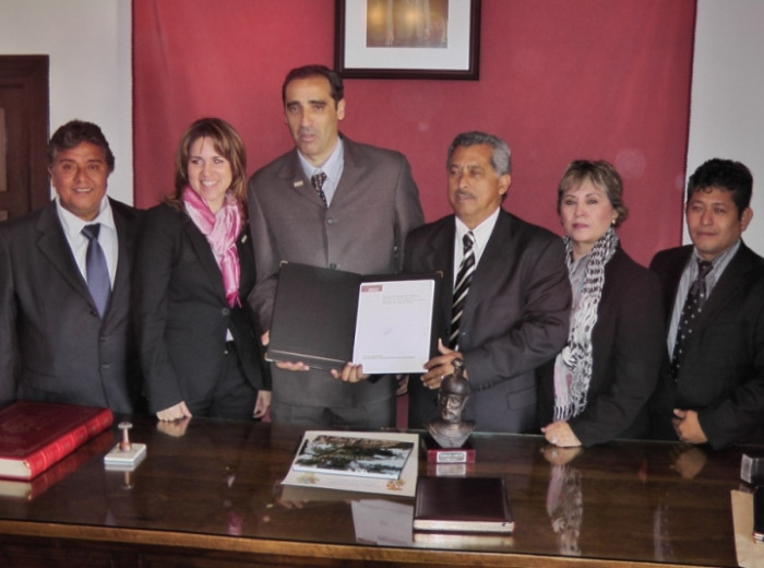 Firma del protocolo de hermanamiento con La Antigua (Veracruz-México)